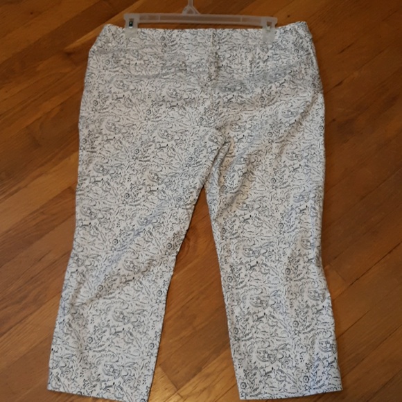 Saint Tropez West White Print Capris, size 14 - Picture 3 of 5
